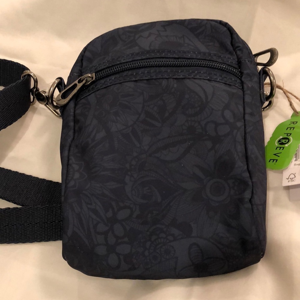 SAKROOTS ON THE GO BAG in INDIGO NWT